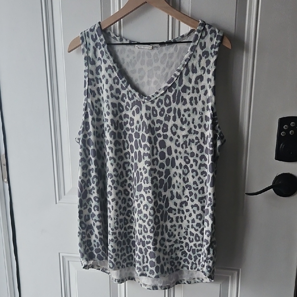 Chic Soul Plus Size Gray Leopard Print Sleeveless Top, sz 1X